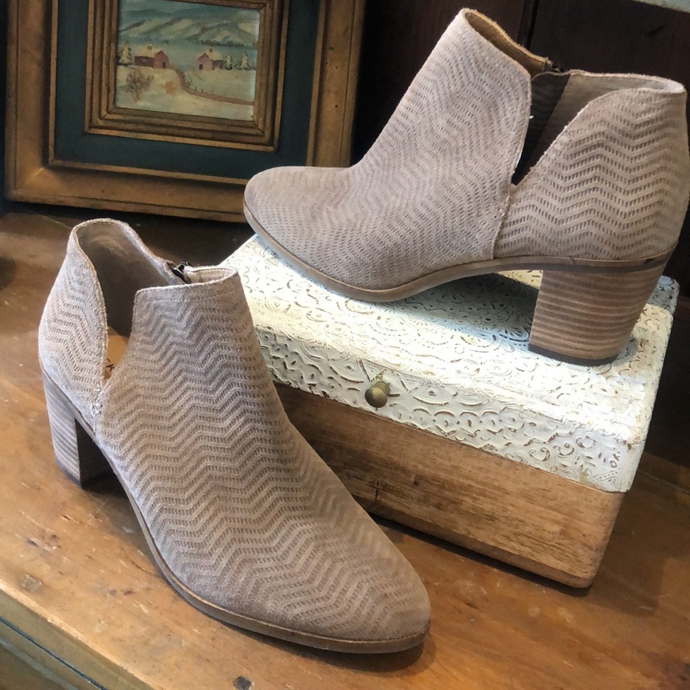 Lucky Brand Pickla suede booties